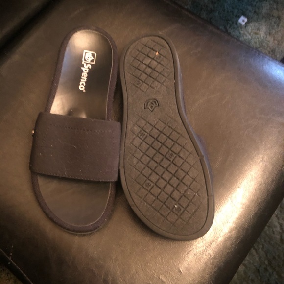 Spenco slip on shoe good for the foot. - Picture 2 of 3